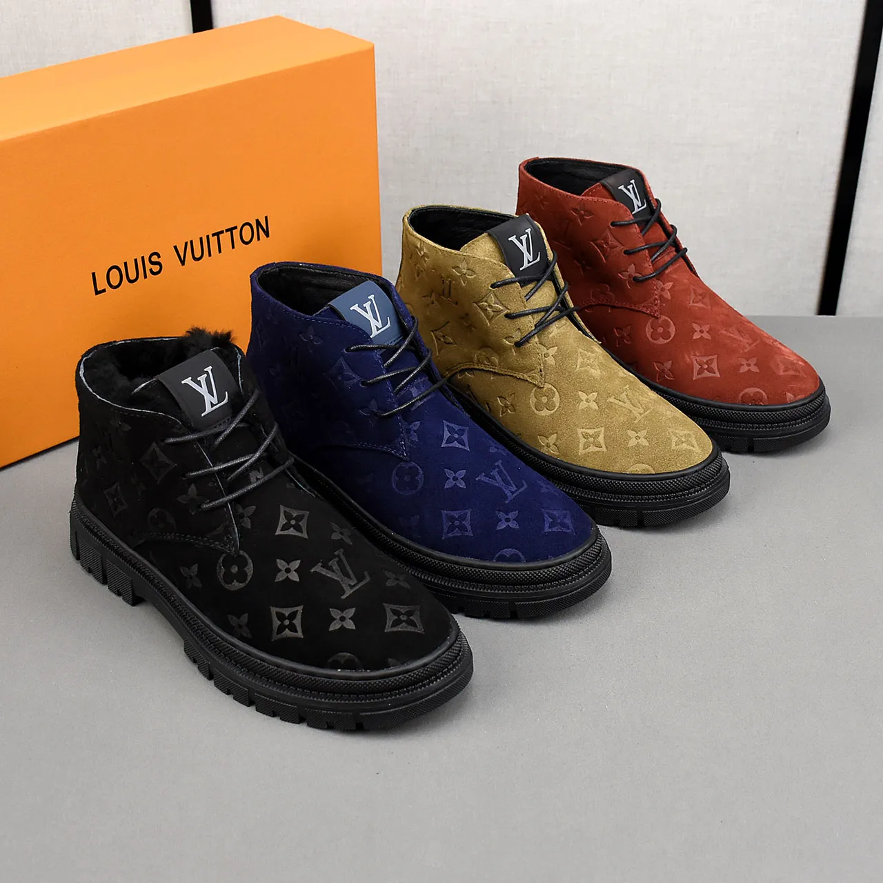 PP leather 230 gross 250👟👟👟LOUIS VUITTON LV donkey brand new thick-soled lace-up big-toe shoes men's casual shoes high-top short boots. These boots are made of waterproof nubuck to create a lightweight and comfortable shoe body. The trendy attitude of being both strong and soft makes it an everyday choice. ✔Upper: imported nubuck leather ✔Lining: sheepskin or wool ✔Outsole: molded outsole Size: 38-44